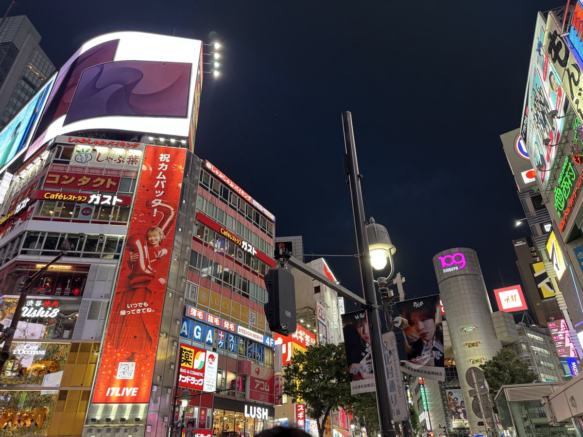 ananana84536062's tweet photo. 【7/26圧ねぇ🤪レポート】

本当に幸せすぎた1日だったので残したい！
長いですが読んでください🫶

昨日はATA決勝のライブで新しい素敵な出会いがいっぱい💓
戦いの場のはずなのに出演者もそれぞれのファンの皆様も思いやりに溢れてて
素敵な空間でガチで尊かったの😭👏
こんなふうに思えるブッキングはなかなかないから、本当に嬉しくて。。
こんな気持ちにさせて頂き、感謝しかない。
ありがとうございます。

圧ファンもたくさん集まってくれて会場いっぱいになってた。
遠くからわざわざ来てくれたファンもいっぱい居た。
持病と闘いながらも、私の為に会場に足を運んでくれたファンもいました😭
会場に来れなくてもオンラインで
私を全力で応援してくれるファンも沢山いた。
それぞれの全力応援に涙止まらなかった😭
絶対夢叶えて、みんな喜ばせたいよ！！

挑戦するから見える景色があるね。
ATAに音楽×ライブ配信
この部門がATAに新設されなかったら
私は挑戦してなかったと思う。

挑戦の機会を与えてくれた
#mudia 
#ATA 
本当にありがとうございます！

投票は28日22:00迄
https://t.co/mQ7J8cJT5t
上位3名が日本代表にノミネートされATAに参加する権利を頂けます🙌🇯🇵
必ずノミネートされる様に
投票よろしくお願いします🙇‍♂️

ATAはこれから世界中からエントリーが集まるので賞が決まるのは10月とまだ先みたいです。

いつ声がかかっても良い様に
チャンスを逃さない様に
音楽活動や配信活動に一段と磨きをかけます！精一杯頑張って行きます💪

その後は大好きなファン達と長時間のオフ会をしました！
普段は3時間ですが、今回は事情があり7時間w
どんだけー🤣🤣🤣
途中2回配信もした（笑）
17LIVEのリミテッドギフトという、新しい文化に触れてwwwガチ楽しすぎたwwww
配信ってそれぞれ魅力がありやっぱおもろいww

何より昨夜はATA投票とリアルライブ、17LIVEイベント中間！
最近色々重なり過ぎてますが、全力応援してくれるファンって本当有り難いのよ🥹
本当に大事にされているなぁって改めて実感😭🌹
この嬉しさは歌とエンタメで返します✨

途中、渋谷へ看板見に行ったよ！
ファンがうるうるしながら看板を見つめていた🥹
その姿を見て私は嬉しかった😭
この６年間、諦めずライブ配信を続けてきたからこその今だと思う。
みんなと一緒だったからか…
昨夜の渋谷も最高に綺麗でした🌙
私を選んでくれた #17LIVE にも感謝したい🌹

人の優しさに、ファンのあたたかさに沢山触れて、本当に心が豊かな1日でした！

最後まで読んでくれてありがとう😭

今日も夢に向かって！！精一杯頑張る！