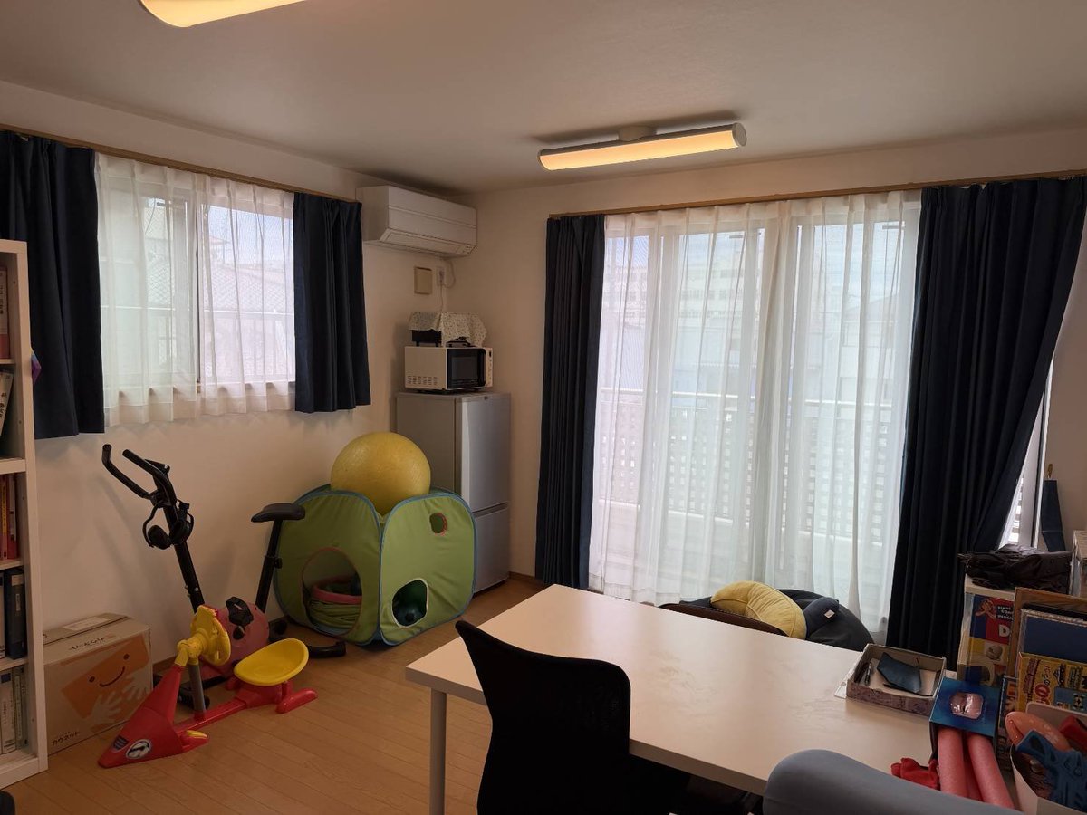 keyakiall1's tweet photo. 夏に向けて準備3

夏休みは、2階も居る事が多くなるので、遮光遮熱のカーテンを入れました

#さくら館 #愛知県 #春日井市 #けやき福祉会 #障がい児施設 #重度 #日中活動 #生活介護 #放課後等デイサービス #求人 #スタッフ募集 #いっしょに働きませんか
https://t.co/Iole5xTouY https://t.co/1sjDROkGPN
