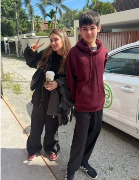 PersonalThai's tweet photo. We need everyone's help.
Miss Diana, 22 years old
Mr. Roman, 17 years old
Have gone missing from the area of Huai Yai
The two children have disappeared without a trace in Pattaya during the night. They said they had someone followed them. 

If anyone sees or has any clues, please call back immediately at the following numbers:
0907778145
0640165190