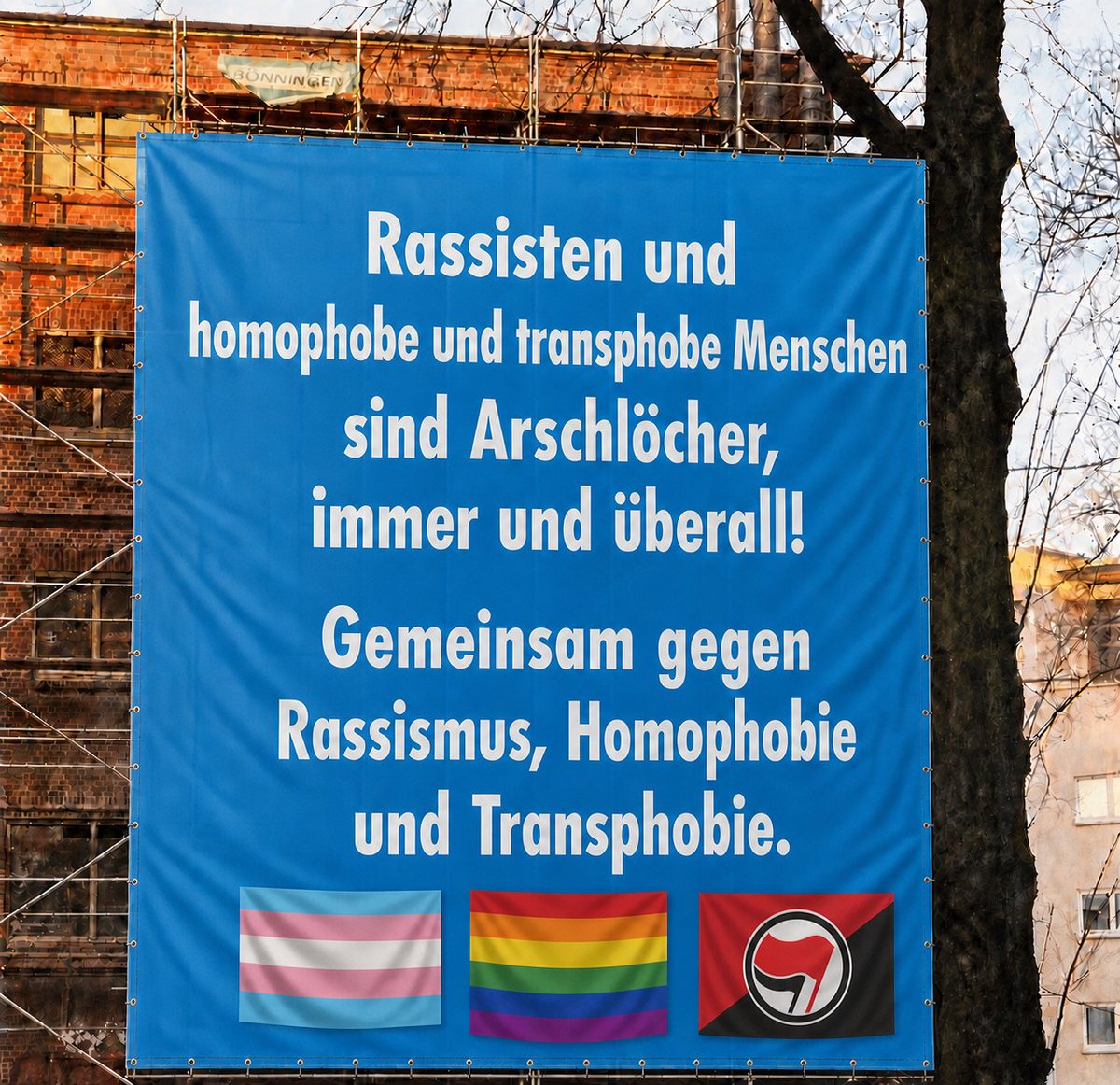 KampfKauz's tweet photo. Täglich teilen!

Rassisten, Homophobe und Transfeinde sind Arschlöcher – immer und überall!

Gemeinsam gegen Rassismus, Homophobie, Transfeindlichkeit und Faschismus. https://t.co/YXHVREh3fS