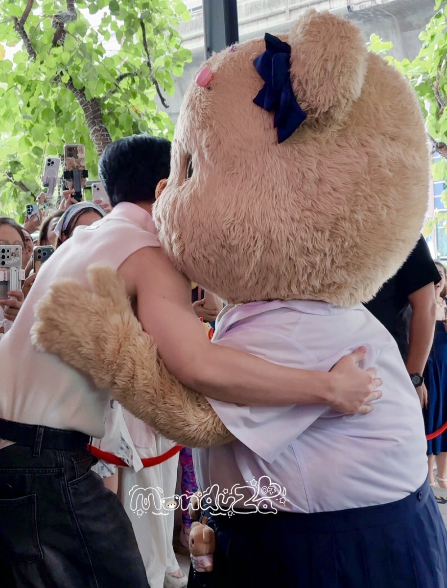 manduza07's tweet photo. กอดอุ่นๆ ของน้องเนยกับปะป๊าพาเวล 🤲🏻💗

#butterbear #pavelphoom https://t.co/jImHRcLvHP