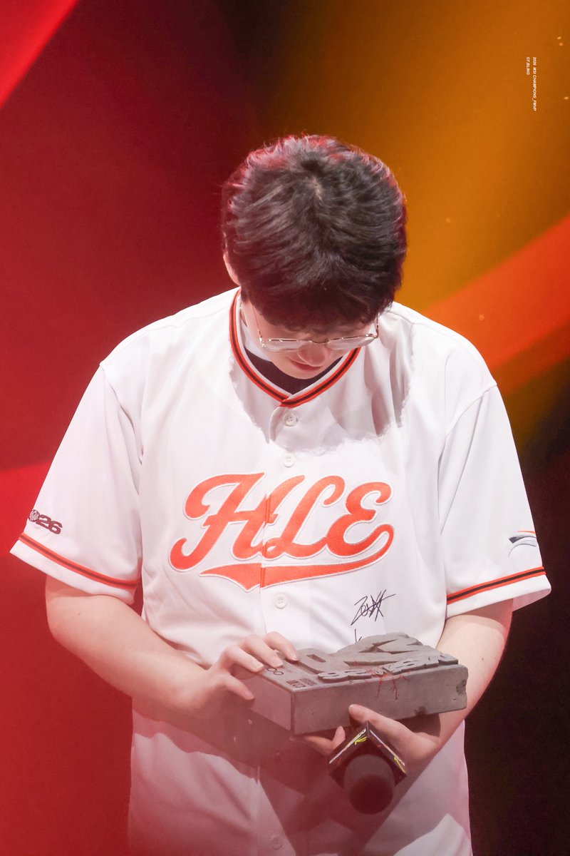 t_bling_zeus's tweet photo. 260712  26MSI FMVP
#제우스 #최우제 #ZEUS https://t.co/1pgz9HjY4h