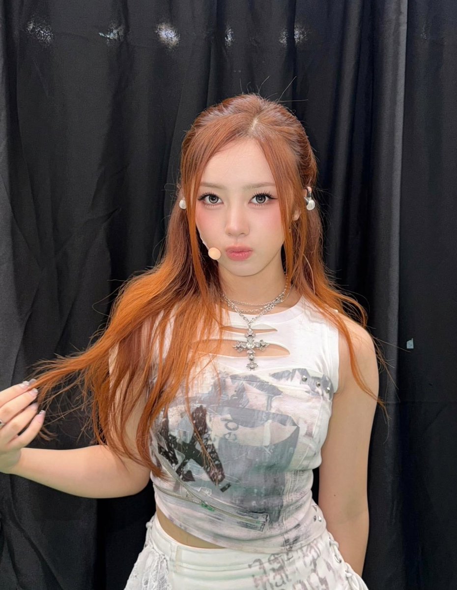UNIS_offcl's tweet photo. #UNIS #유니스
#ELISIA #엘리시아 https://t.co/hUM5AlXp4B