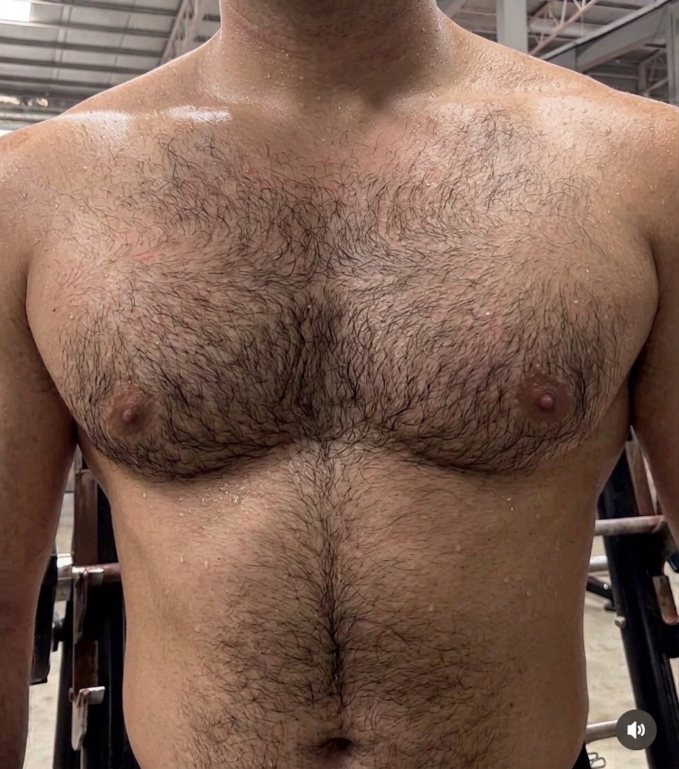 yourbaby1124's tweet photo. Need biceps and thighs pics 🙈🔥 https://t.co/EydjCeoeNj