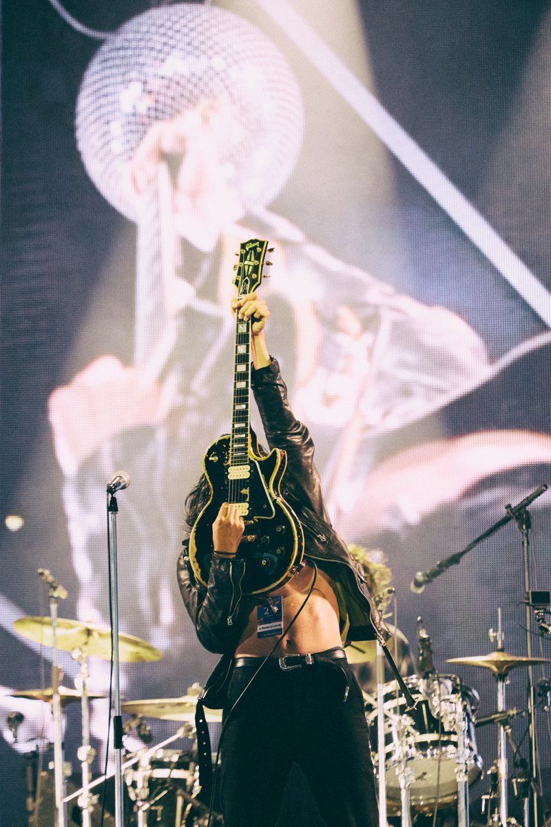 afoc_official's tweet photo. 【プレイリスト公開中】

7月24日(金)に出演した"FUJI ROCK FESTIVAL'26"
 @fujirock_jp 

当日の演奏曲のプレイリストを公開中！
ぜひチェックしてください🎧
https://t.co/kD2l9Qy7bM

photo by @shimboyuki 

#fujirock
#フラッド https://t.co/Olbzc0SgXC