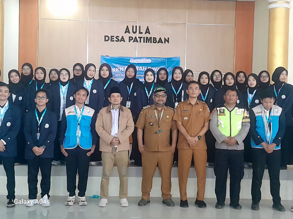 Humas_Pusaka's tweet photo. Bhabinkamtibmas desa patimban Aiptu Udin. S, menghadiri kegiatan penyerahan dan pembukaan KKN Mahasiswa UIN sunan Gunung Jati Bandung"dengan tema "membumikan ekotheologi. Berbasis rahmatan lil alamin . 

#polsekpusakanagara https://t.co/0hX50GhEAb