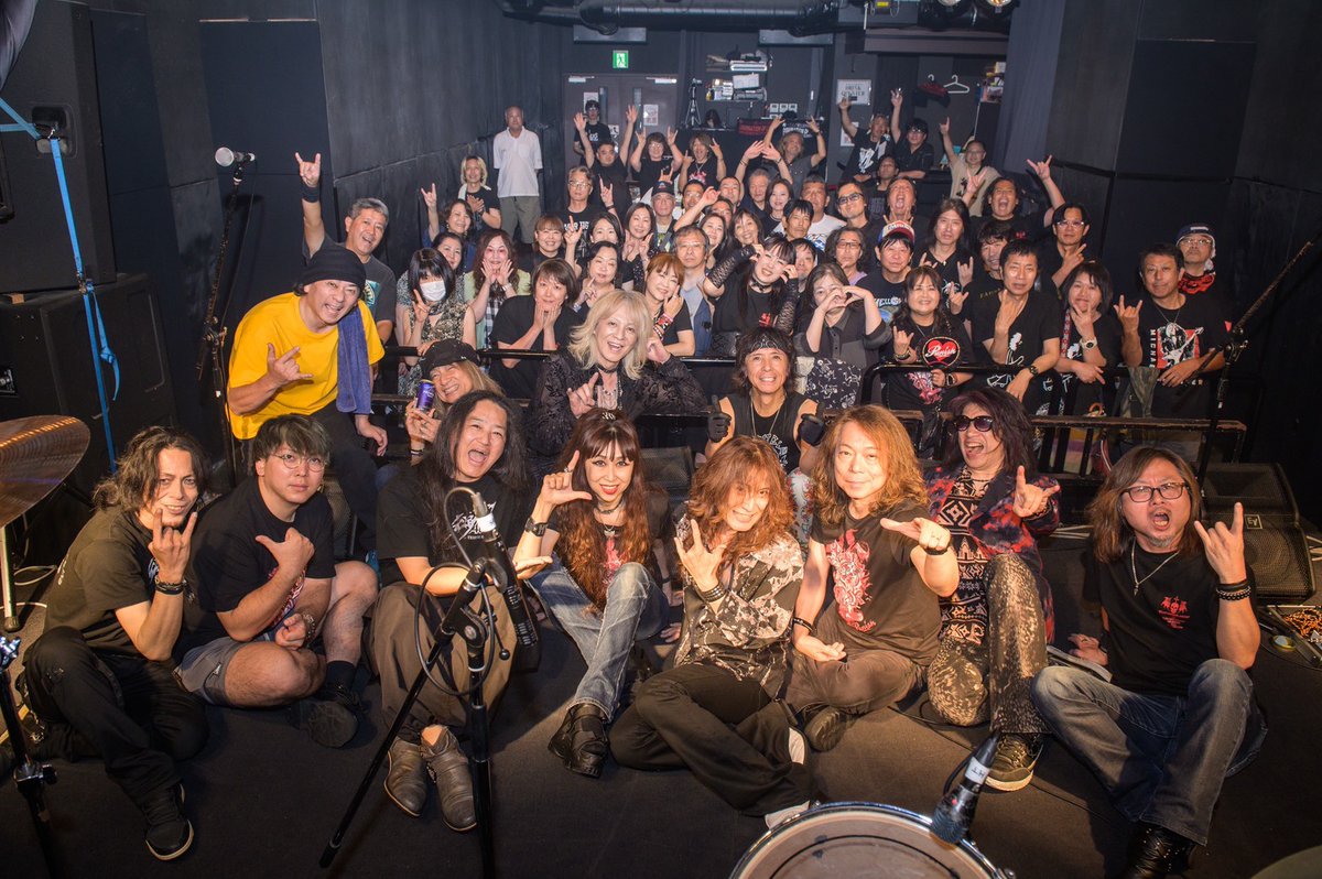 superblood2014's tweet photo. 福岡の集合写真届いたー📸
ありがとう🤘✨
そして…
Tシャツがまさかの完売‼️🔥
本当にありがとうございます！

慌てて追加生産を決定しました💨
埼玉公演には間に合いますのでご安心ください✌️
そして次はいよいよ…
SUPER☠️PUNISH 2026 TOUR 東北ラスト2DAYS！
ライブの熱をそのままに、
終演後は**アフターパーティ開催決定！**🍻

メンバーを囲んで乾杯🍺
語って、笑って、お客様のスマホで記念撮影📸
ライブでは味わえない距離で楽しめる60分です！
⚠️アフターパーティのみの参加はできません。
参加希望は当日入場時にお伺いします。

━━━━━━━━━━━━━━━
⚡2026年8月22日(土)
山形・酒田 MUSIC FACTORY
OPEN 17:30 / START 18:00
🎫 https://t.co/9YNEpDI5gu

⚡2026年8月23日(日)
福島・郡山 #9
OPEN 15:30 / START 16:00
🎫 https://t.co/YK7Jdfc9PS
【出演】
🔥PUNISH
🔥SUPERBLOOD

前売 ¥5,000（D代別）
当日 ¥5,500（D代別）
東北で一緒に最高の夏を締めくくろう！
そしてツアーファイナル渋谷へ――。
東北のみんな、待ってるぜ!!🤘🔥

Photo by 水島崇皓さん
