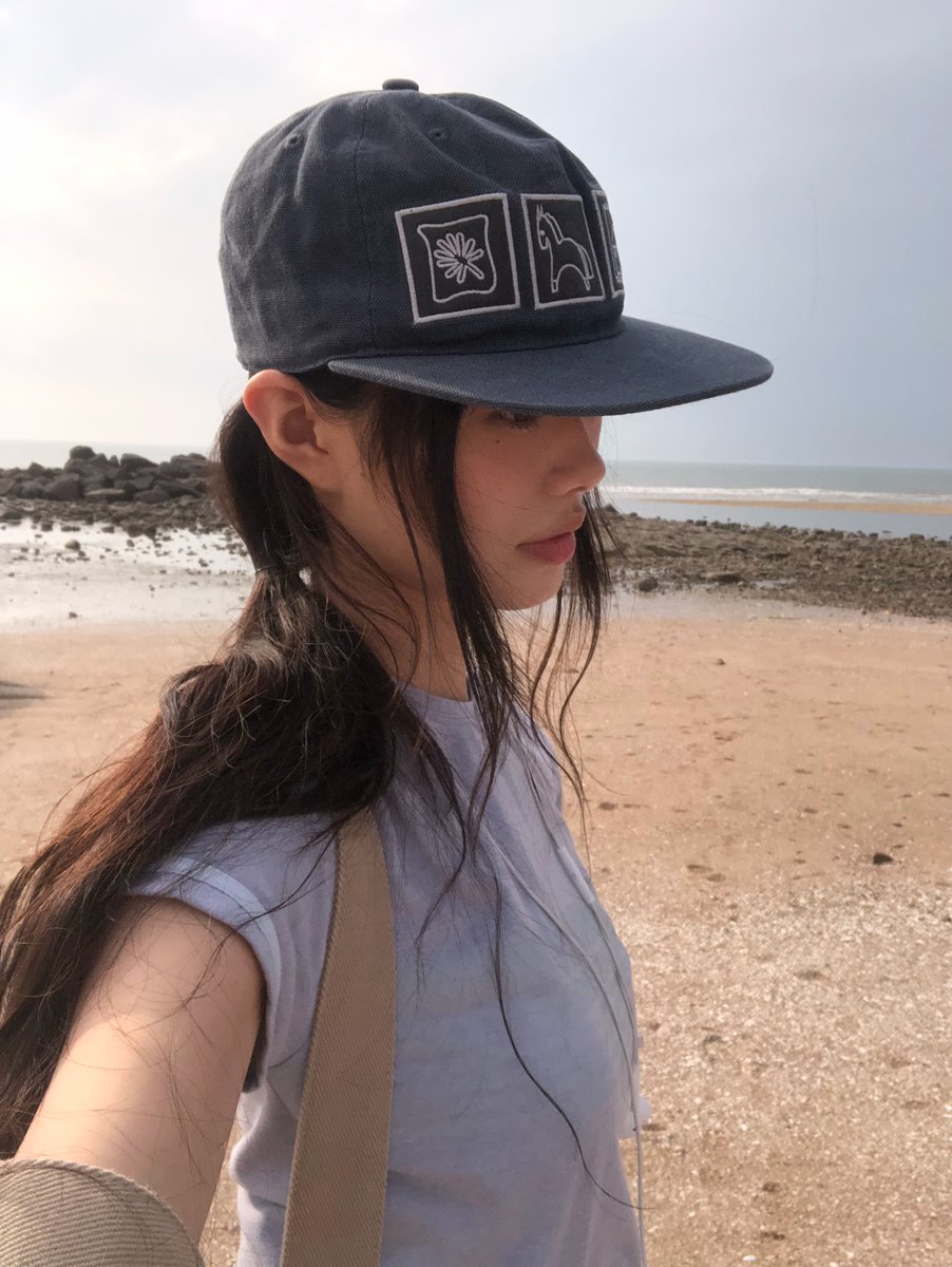 DANDELKR's tweet photo. (꒪⌓꒪)💦

⊹ 홀스 갤러리 캡 (네이비)
⊹ 갤러리 쇼퍼 백 (베이지)
⊹ 플래그 바인딩 티 (스카이블루) https://t.co/8rLPOqu5Dp