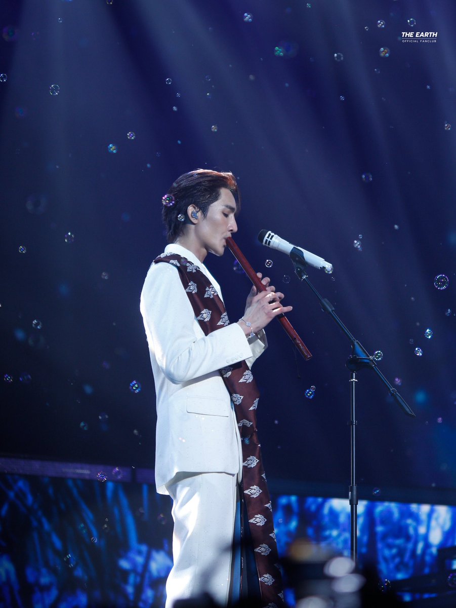 EarthOfficialFC's tweet photo. ถึง "เอิร์ท" ผ่านไปอีกหนึ่งคอนเสิร์ตใหญ่ "Feel Fan Fun Party Concert 2026" อยากบอกว่าภูมิใจในตัวเอิร์ทมาก ทุกโชว์ของเอิร์ทส่งมาถึงคนดูอย่างดี ขอบคุณที่เปลี่ยนความกดดันเป็นแรงพลักดัน รับรู้ได้ถึงความพยายามของเอิร์ทมาก ๆ มั่นใจในตัวเองได้เลยมันออกมาดีมากจริง ๆ 

ทุกครั้งที่"เอิร์ท"ยืนอยู่บนเสตจแล้วมีแสงส่องลงมามันเป็นภาพที่สวยงามมาก ต่อให้ในบางครั้งไฟมันจะมืดไปบ้าง แต่เชื่อมั้ยในความมืดนั้นกลับมองเห็นเอิร์ทชัดเสมอ🌟

ขอบคุณมาตลอด ขอบคุณทุกครั้งที่ยังอยู่ตรงนี้ให้ได้มองเห็น ขอบคุณที่เป็นแสงเล็ก ๆ ที่ส่องสว่างมาถึงแฟนคลับในวันที่มืดมน ขอบคุณที่เข้ามาในชีวิต ขอบคุณที่ทำให้วันเหนื่อย ๆ มีรอยยิ้ม  ขอบคุณอะไรก็ตามที่ทำให้เราได้พบกัน🤎

ขอให้"เอิร์ท"ถูกค้นพบด้วยความสามารถที่เอิร์ทมี ขอให้ได้รับโอกาสดี ๆ ในชีวิตในทุก ๆ ด้าน ขอให้ได้ทำในสิ่งที่รัก และมีความสุข ขอให้รอยยิ้มส่งผ่านแววตาอย่างสดใสในทุกวัน จะเป็นลมเป็นใต้ปีก จะเป็นแสงไฟเล็ก ๆ ให้เอิร์ทตรงนี้เสมอ จะรักและซัพพอร์ตให้ดีที่สุด จะตั้งใจรักอย่างดี🫂

#FFFPartyConcert2026 
#FFFPartyConcert2026D1
#FFFPartyConcert2026D2  
@Earth_Pirapat #EarthPirapat
