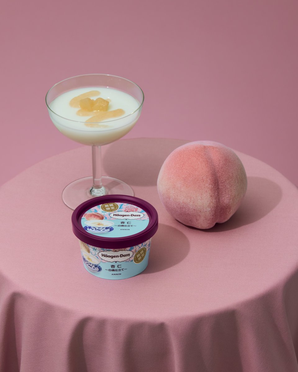 Haagen_Dazs_JP's tweet photo. ＼濃厚なのに、すっきり爽やか🍑／

ミニカップ 『杏仁～白桃仕立て～』は
お楽しみいただけましたか？🍨

甘い香りとミルクのコクが楽しめる
杏仁アイスクリームに
甘くジューシーな白桃と食感のある硬めの白桃の
2種類を使用した白桃ソースを混ぜ合わせ
軽やかですっきりとした後味に仕上げています🍑

夏の贅沢スイーツ、お見逃しなく🥄

#ハーゲンダッツ新作