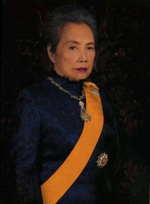 vnomenon's tweet photo. สมเด็จพระเจ้าภคินีเธอ #เจ้าฟ้าเพชรรัตนราชสุดา สิริโสภาพัณณวดี ทรงบำเพ็ญพระกรณียกิจหลากหลาย เพื่อประโยชน์ของประเทศชาติและประชาชน เป็นอเนกปริยาย

ทรงปฏิบัติแทนพระบาทสมเด็จพระเจ้าอยู่หัว พระกรณียกิจอันเนื่องด้วย #พระบาทสมเด็จพระมงกุฎเกล้าเจ้าอยู่หัว

ทรงพระอุปถัมภ์ก่อตั้งและพัฒนาโรงพยาบาล หลายแห่ง ทรงพระราชทานเงินสร้างอาคารและโรงพยาบาล พระราชทานทุนเรียนแพทย์ และทรงก่อตั้งมูลนิธิเพื่อการสาธารณสุขในนามมูลนิธิวชิรพยาบาล ในพระอุปถัมภ์ฯ
ทรงสนับสนุนสภาสตรีแห่งชาติในพระบรมราชินูปถัมภ์ รับสมาคมสตรีอาสาสมัครรักษาดินแดนแห่งประเทศไทยไว้ในพระอุปถัมภ์ฯ และด้านการศึกษา ทรงก่อตั้งพัฒนา สนับสนุนและอุปถัมภ์ การศึกษาในหลายๆ โรงเรียน อาทิ #โรงเรียนวชิราวุธวิทยาลัย #โรงเรียนยุพราชวิทยาลัย #โรงเรียนราชินี และสถาบันอื่นๆ

ทรงแบ่งเบาพระราชภาระของ #พระบาทสมเด็จพระปรมินทรมหาภูมิพลอดุลยเดช โดยเฉพาะในด้านสังคมสงเคราะห์ โดยเสด็จออกเยี่ยมราษฎรตามหัวเมืองทั้งใกล้ไกล พร้อมพระราชทานพระอนุเคราะห์แก่ผู้ยากไร้อยู่เสมอ

ทรงก่อตั้ง “ทุน #สมเด็จพระศรีพัชรินทราบรมราชินีนาถ” (สมเด็จพระอัยยิกา)เพื่อนำดอกผลที่ได้มามอบเป็นทุนการศึกษาแก่นักเรียนและนักศึกษาของสถาบันการศึกษาในพระองค์ สมเด็จพระศรีพัชรินทราบรมราชินีนาถ พระบรมราชชนนีพันปีหลวง ซึ่งมีด้วยกัน ๑๐ แห่งทั้งในกรุงเทพฯ นครปฐม ตรัง พระนครศรีอยุธยา และ จันทบุรี
พระราชทานทุนเป็นประจำทุกปีนับตั้งแต่การพระราชทานทุนในวาระแรกเมื่อพุทธศักราช ๒๕๐๘

เนื่องในวันคล้ายวันสิ้นพระชนม์ 
สมเด็จพระเจ้าภคินีเธอ เจ้าฟ้าเพชรรัตนราชสุดา สิริโสภาพัณณวดี

๒๗ กรกฎาคม
ข้าพระพุทธเจ้าขอน้อมรฤกในพระกรุณาธิคุณ