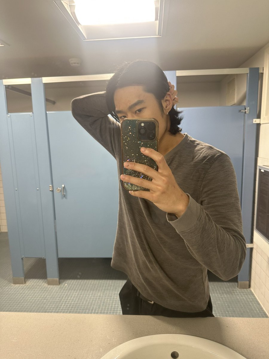 athenswerapat's tweet photo. อยากตัดผมมมมมม https://t.co/KyEtu3i8lH