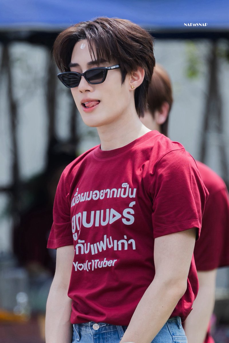 NAPnSNAP's tweet photo. เติ้ลใส่แว่นดำ+แลบลิ้นร้อนนอก เกือบสิ้นพระชนม์ 🫠🫠🫠

YourTuber Worship
#บวงสรวงYourtuber
#TLE_mtm #TleFirstone #เติ้ลเฟิร์สวัน https://t.co/vcziNw0ZgP