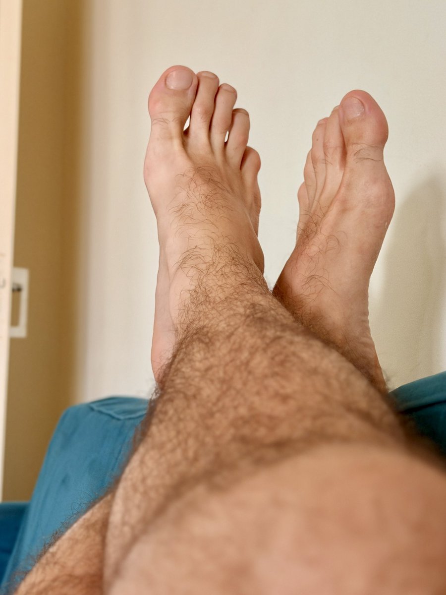 portugalfeet's tweet photo. #feet #feetfetısh #feetfindom #hairy #legs #gay https://t.co/5YVidM0a6B