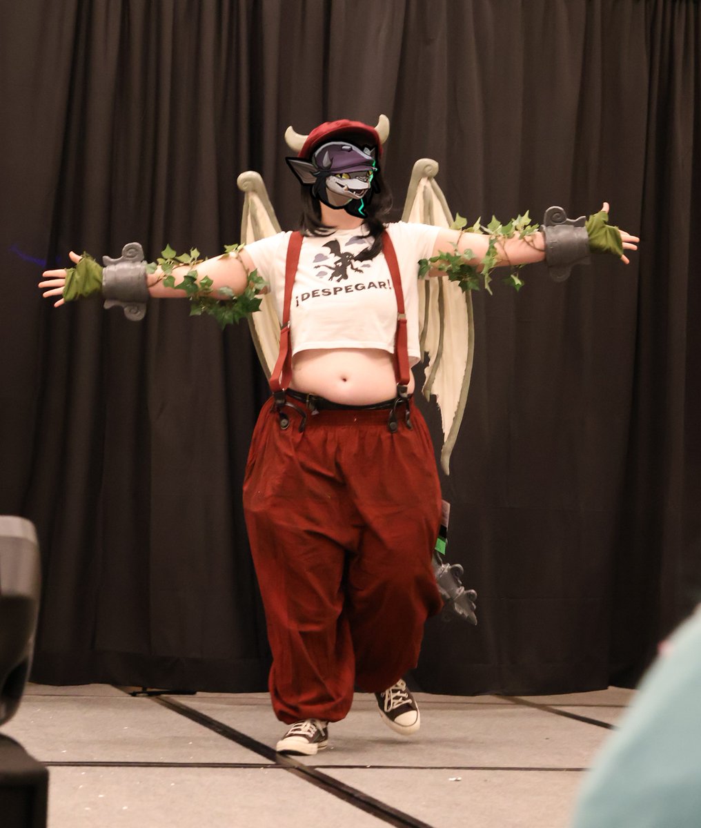 ghxstlly's tweet photo. BEHOLD THE FULL IVY COSPLAY !!!!!!!!!!!!! kinda dont wanna face reveal like that Sorry lawl https://t.co/Ca22kj5r2P