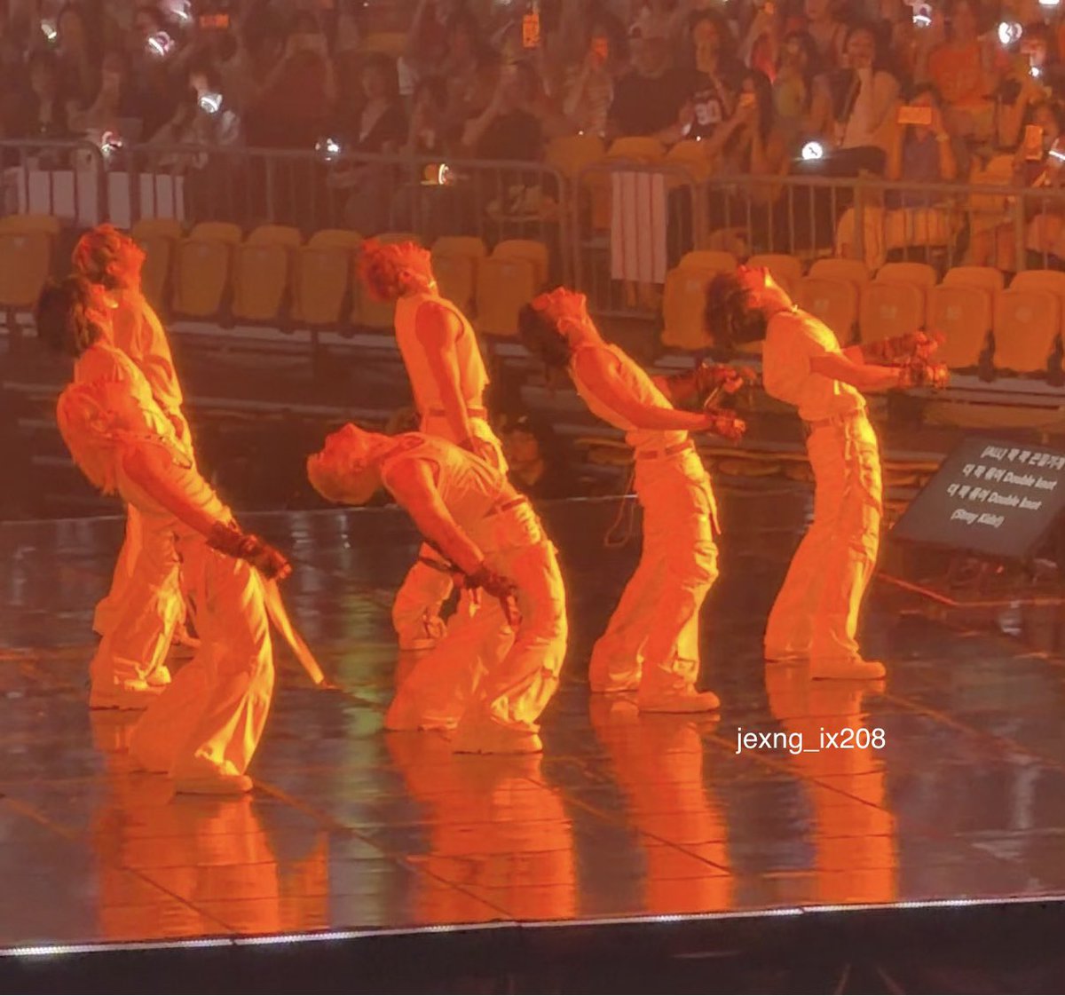 yenitulip's tweet photo. JEONGIN IN DOUBLE KNOT !?! his flexibility is no joke https://t.co/nGkynCLhpt