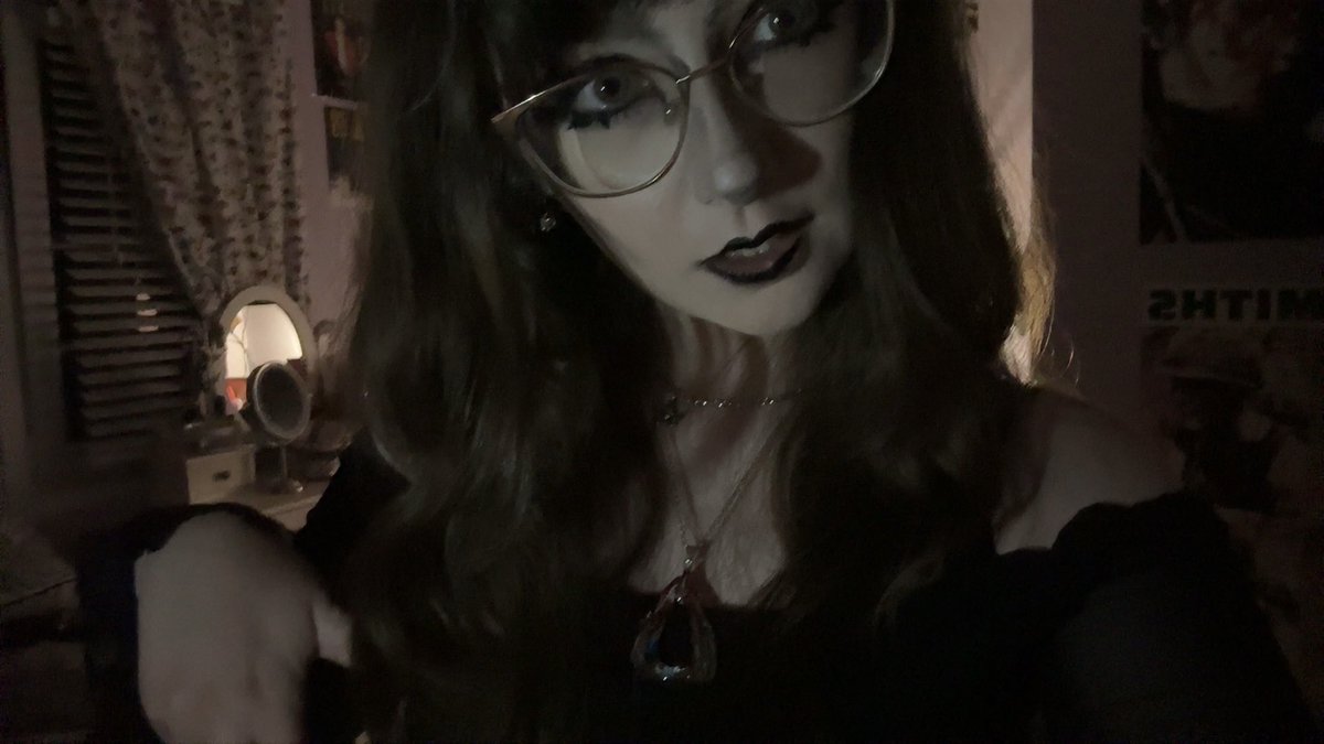 httpsfelicity's tweet photo. first ever attempt at gothic makeup :3
#goth #alt #meow https://t.co/RyoYispbg1