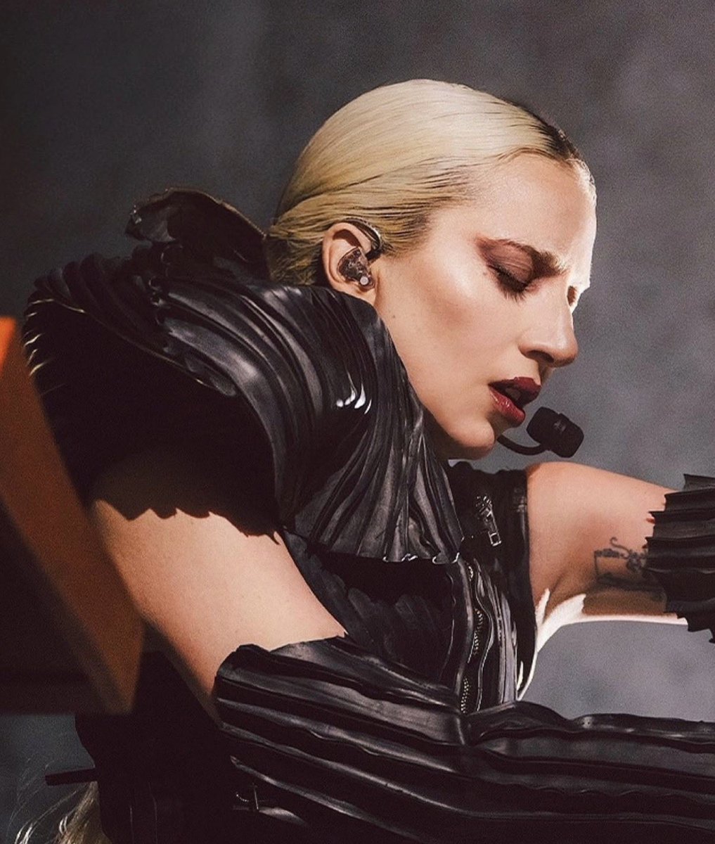 PopHubOfficial's tweet photo. 🆕| Young Hollywood on @ladygaga:

"Before TikTok challenges and surprise album drops became the norm, one artist set the standard for what a pop era could be. Lady Gaga’s playbook of high-concept visuals, powerhouse vocals, and total immersion remains the ultimate guide." https://t.co/bidX9T39Qz