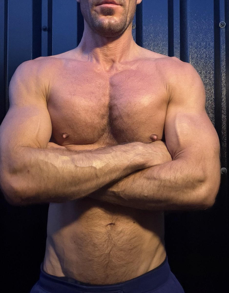 axht68's tweet photo. 💪😝 https://t.co/dpdoIM22Yo