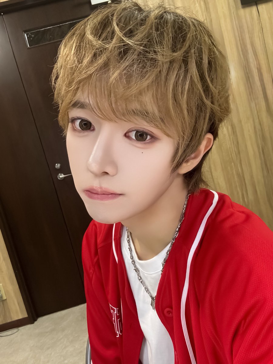 GENUS_offcl's tweet photo. [#서하]
밤비 포즈 공유의 건

#SEOHA
#GENUS #ジェナス #제너스 https://t.co/RX0ctaJfP4