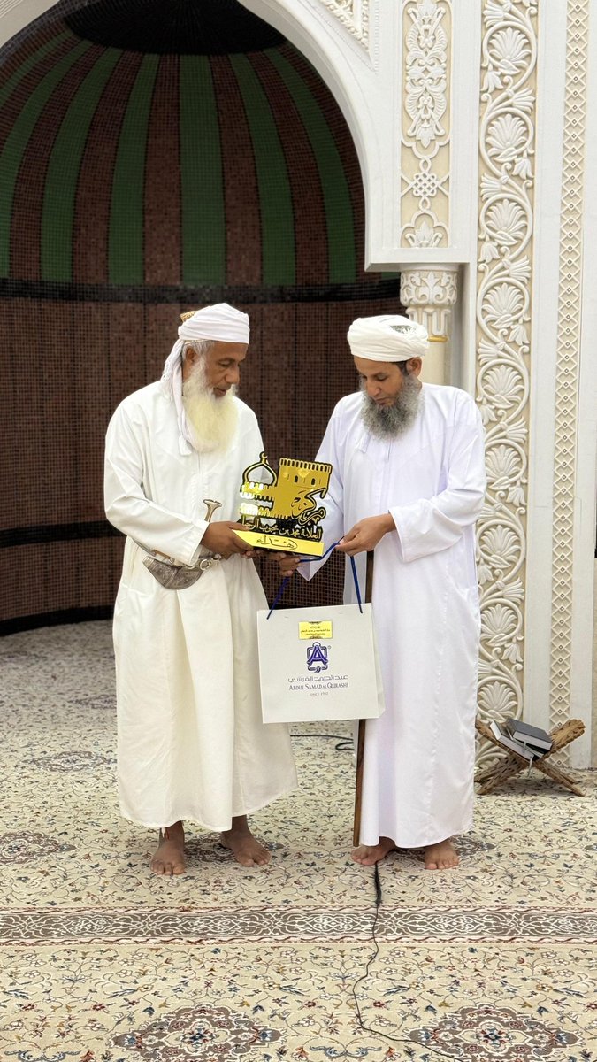 soharlibrary's tweet photo. في رحاب التدبر والهدى، وبمشاركة مميزة من طلاب مركز العلامة محمد بن محبوب الرحيلي؛ أقامت #مكتبة_صحار محاضرة "معالم الثبات من سورة الكهف" لفضيلة الشيخ محمد بن سالم الحارثي، وسط تفاعلٍ وإثراء معرفي كبير. ✨

لمشاهد المحاضرة https://t.co/f4raL3P9LW https://t.co/JINzCDYWvN
