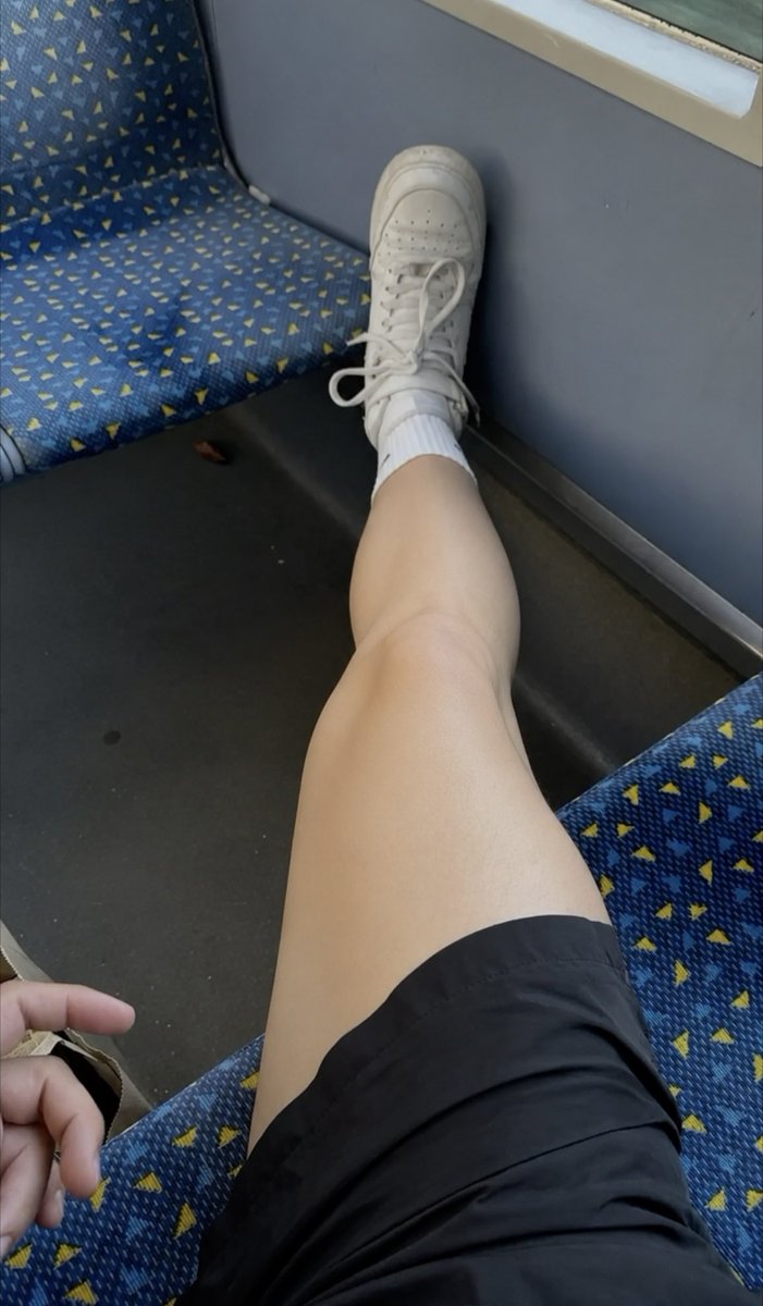 Iconiczar's tweet photo. Hey @grok what do you honestly think about men who shave their legs?

Does it make them more attractive or just look weird? 👀 https://t.co/4xXfAhHbAK