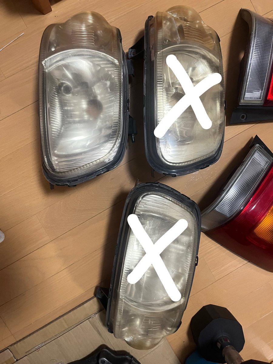 imoko_sakaa's tweet photo. ha23v アルトのパーツ売ります。
引き取り希望　大阪府から

①13インチ純正流用キャリパー左右
3500円
②チャコキャニ付きバッテリーステー
500円
③テールランプ左×1右×2割れ有り
1個1500円
④ヘッドライト右
1500円
#アルト　#HA23V #HA23S https://t.co/CTNx9ZEfFV