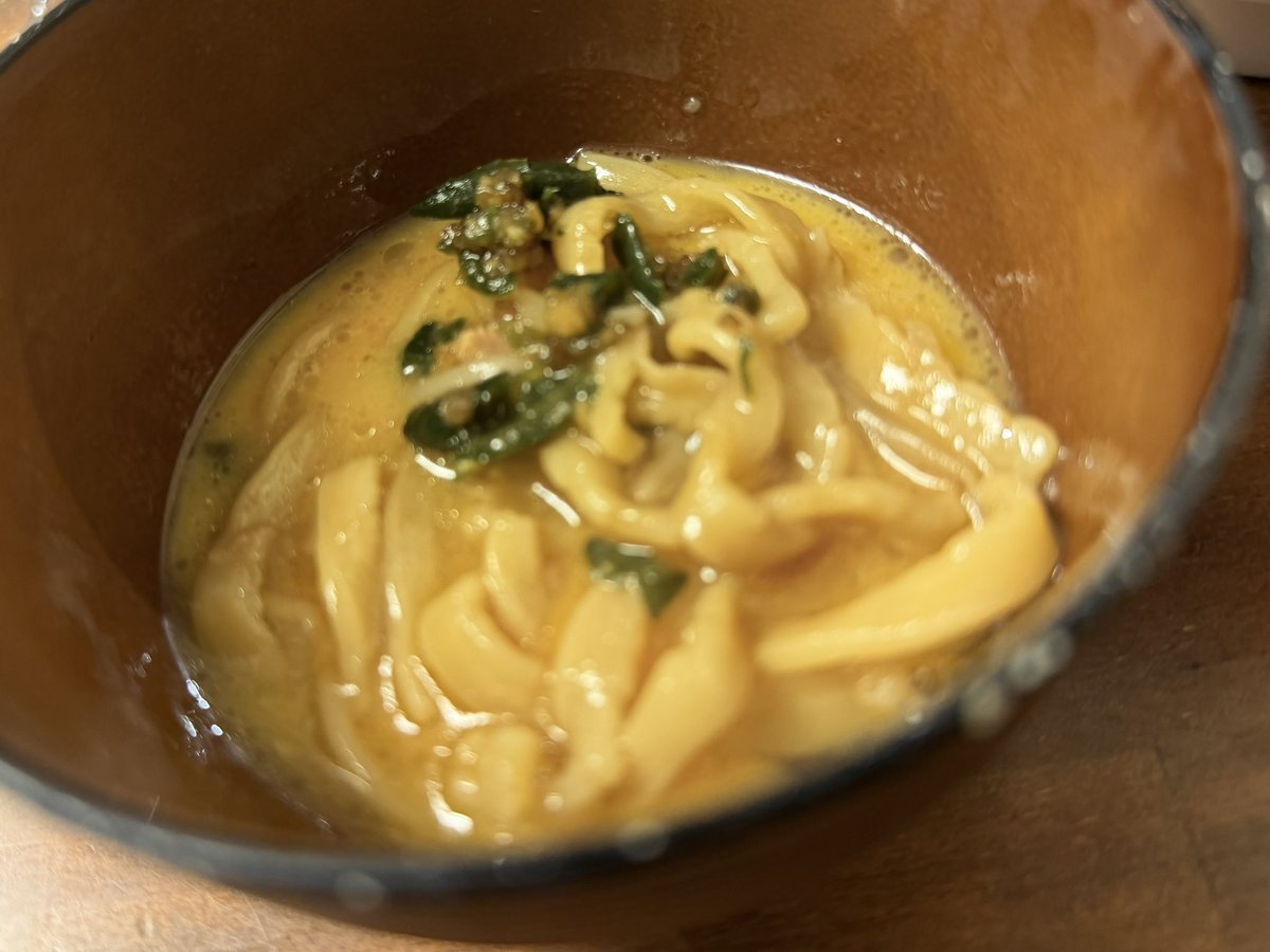 RicardPernod's tweet photo. 🍜 ラーメン凛 @ 砂町 しょうゆ(汁なし･¥1000)＋ニンニク(¥0)＋青唐辛子(¥100)＋生玉子(¥50)。Ibiza風バカンスを末広通り商店街で満喫ﾁｮﾒ��ｮﾒ。(☝՞ਊ ՞)☝夏のｳｫｰﾀｰﾌﾛﾝﾄで #カネシ SoySauceにrideする豚由来汁とワシワシ麺のhelloがBon AppétitをPresent4U。 #Mashup https://t.co/1ihsAf5SfK