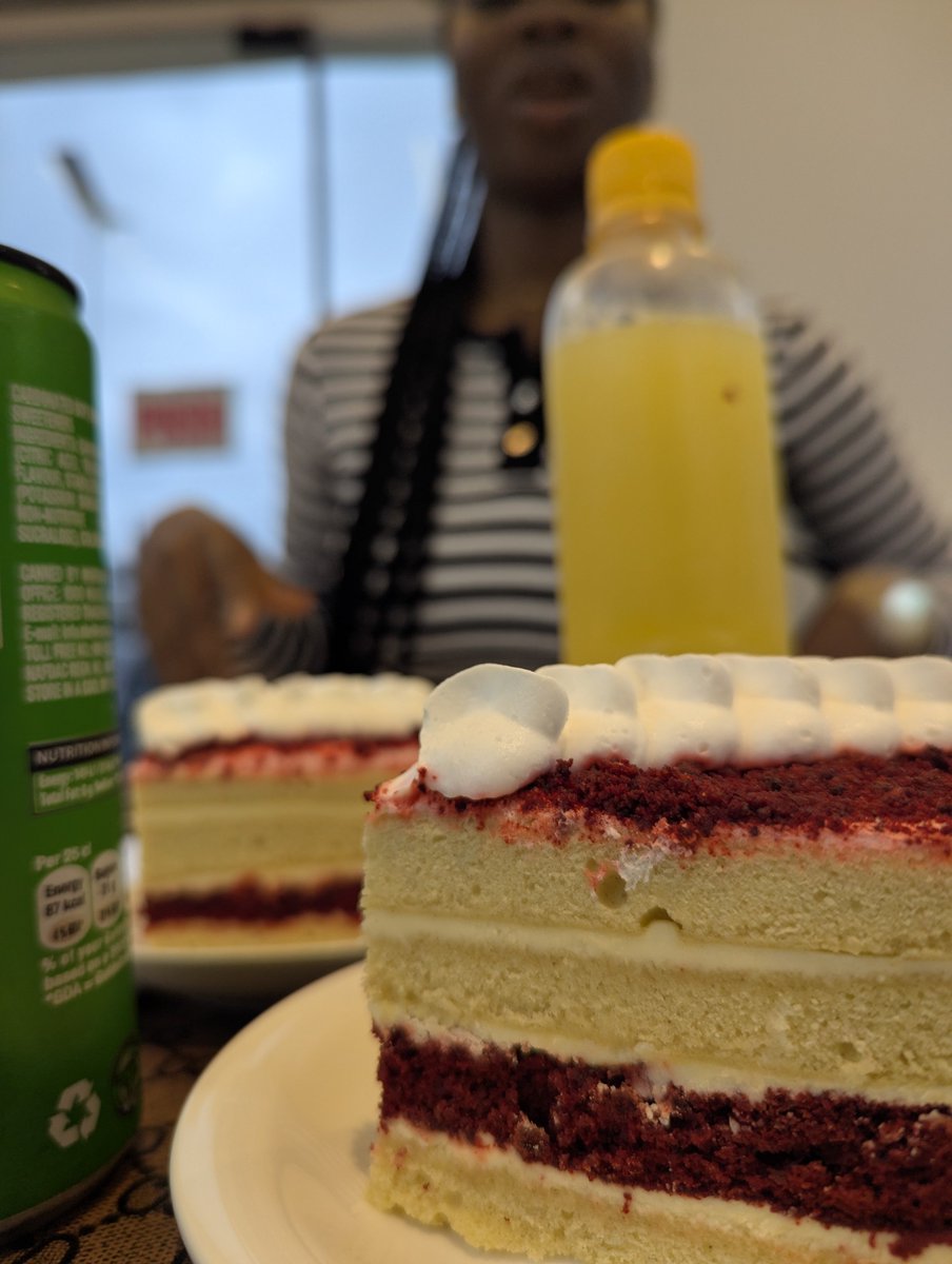 lloydagainnn's tweet photo. This is your cue to go on a cake date this week. 
No be everytime, Eba eba eba https://t.co/WjcjPIKz7s