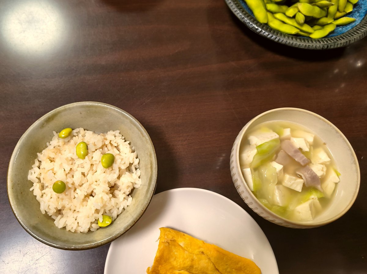 dancing_0125's tweet photo. 朝採れ枝豆の豆ごはん
朗読レッスンの時に柏で入手（野田産とのこと） https://t.co/JW9ljUnALB
