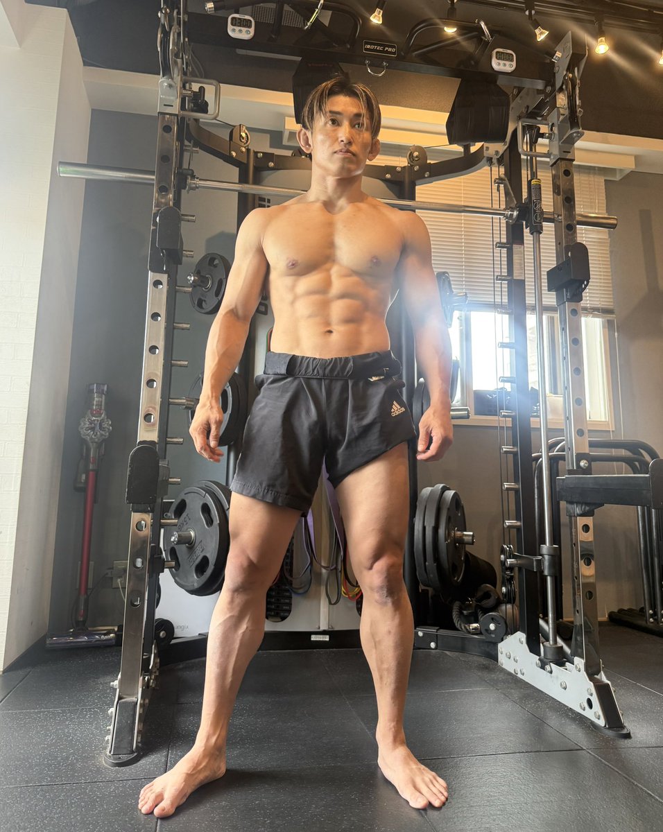 kizaemon0213's tweet photo. 今日は足のトレーニング
足はエグい
絶対1人で無理
トレーニングは裏切らない
トレーニングは自分の心も身体もすくってくれる
この歳になってもまだまだいい男になれるね
37年間で見た目も心も1番いい男にならないと https://t.co/Ngjmf7rqWc