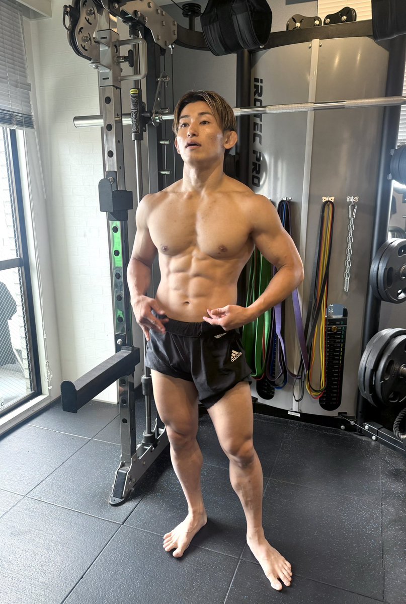 kizaemon0213's tweet photo. 今日は足のトレーニング
足はエグい
絶対1人で無理
トレーニングは裏切らない
トレーニングは自分の心も身体もすくってくれる
この歳になってもまだまだいい男になれるね
37年間で見た目も心も1番いい男にならないと https://t.co/Ngjmf7rqWc