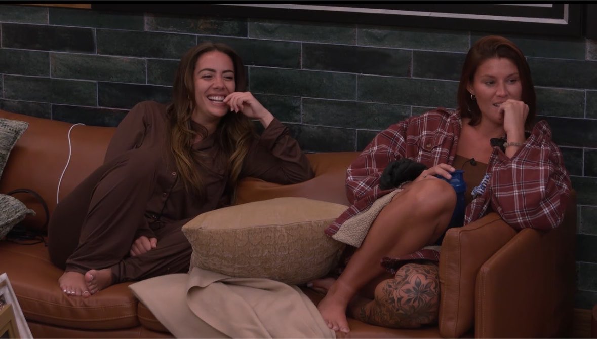 TheBigBroTea's tweet photo. Dee says she hasn’t even looked at Jason since the tea party #bb28 https://t.co/42TH3H3sQo