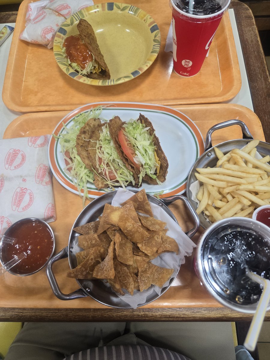 kenhiro1928's tweet photo. 沖縄旅行の最終日　マツコの知らない世界で紹介されてた　沖縄タコスのお店　セニョールターコさんでランチして来ました　サルサソースがしっかり辛くて生地も大変美味しくて最高のランチでしたシナモンチップスも絶品でした https://t.co/HPQB0WQ1s3