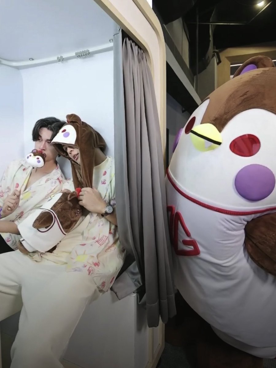 geonxinary's tweet photo. PAPAH PAPIH PACARAN DITONTONIN ANAKNYA AH ELAH LUCU BGTTTTT GEMES GA KUWADDD

JG READY FOR CONCERT 
#JossGawinConcertLIVE https://t.co/UlYxb6ZIS7