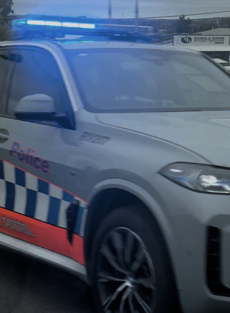 emergencyAUS1's tweet photo. RIV207 RESPONDING - with lights and sirens 🚨 🚔 #waggawagga #nswpolice https://t.co/gMCjOVW30P