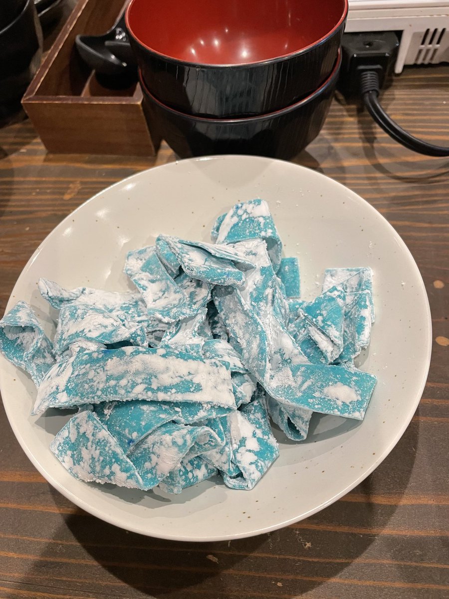 yojiaji's tweet photo. 温泉郷クラフトシアターへ
まずは美味しかったことから
NONO KITCHENさんのシフォンケーキのパフェ
向新さんのほうれん草と蕎麦の実のお粥
蒼水庵さんの四万ブルーおっきりこみ
トイズベーカリーのパンたち（この他にも4.5個はあったのに、うまうまと夢中で食べてしまい、ふと我に返り撮れた子たち） https://t.co/IGdSIDG2G8