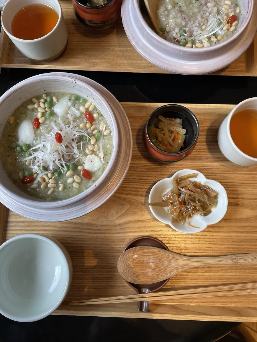 yojiaji's tweet photo. 温泉郷クラフトシアターへ
まずは美味しかったことから
NONO KITCHENさんのシフォンケーキのパフェ
向新さんのほうれん草と蕎麦の実のお粥
蒼水庵さんの四万ブルーおっきりこみ
トイズベーカリーのパンたち（この他にも4.5個はあったのに、うまうまと夢中で食べてしまい、ふと我に返り撮れた子たち） https://t.co/IGdSIDG2G8