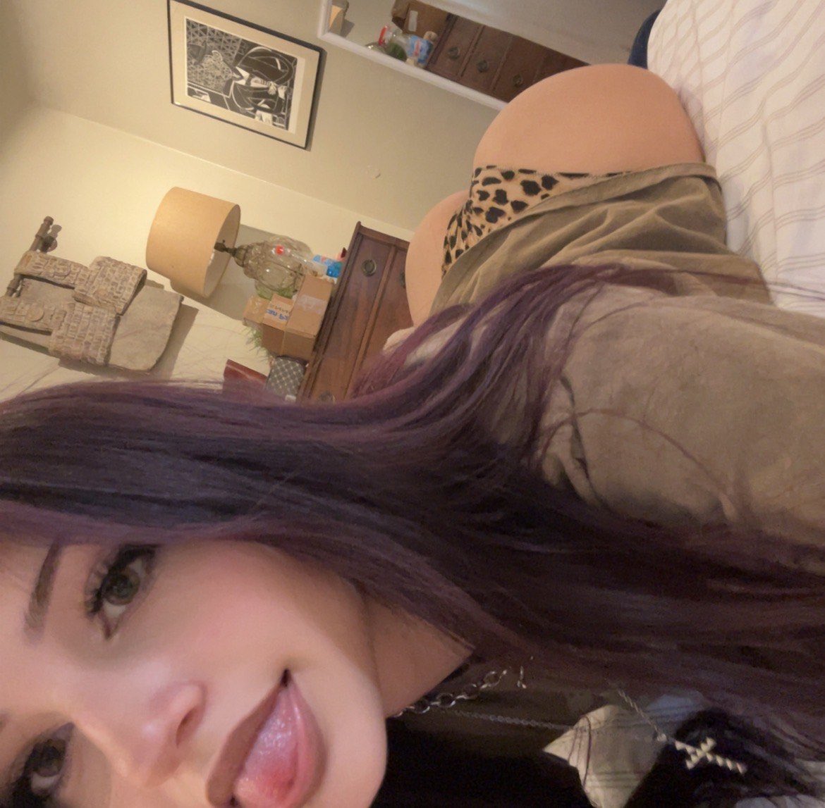 violettt_melody's tweet photo. all i need is a sloppy make out session https://t.co/aVwukDSOW6