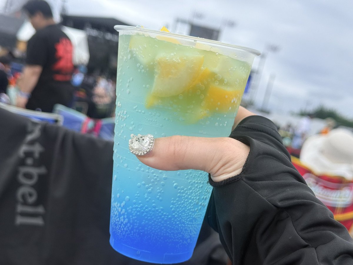 s_roid529's tweet photo. めちゃくちゃZIMAのブースにお世話になり、酒を浴びながら最大限楽しんだ2日間でした！男鹿フェス、ありがとう！また来年！！ https://t.co/9k6MlT7rq8