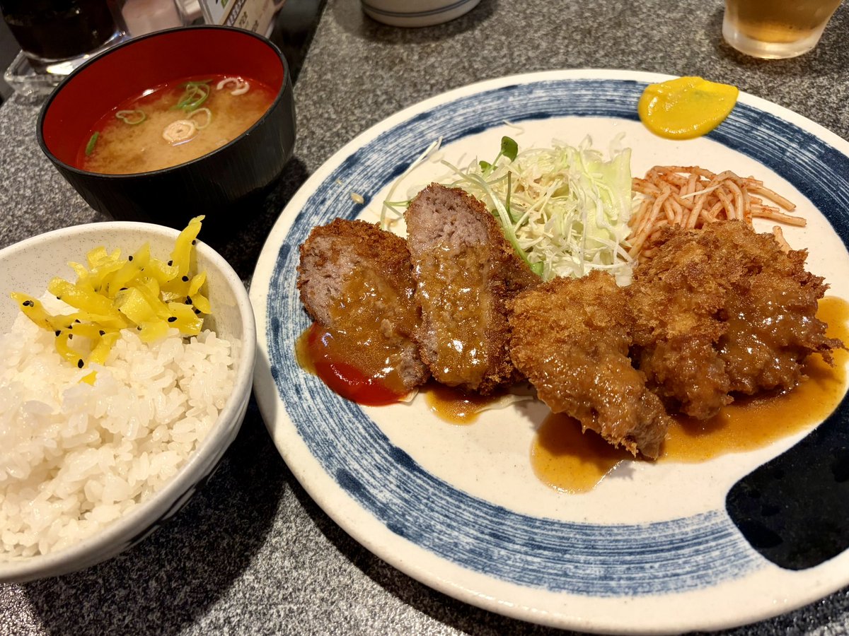 asaihidekis's tweet photo. 久々堀江の大富士。ヒレカツとミンチカツのサービスランチ900円☺︎ https://t.co/iza8BQIXMI