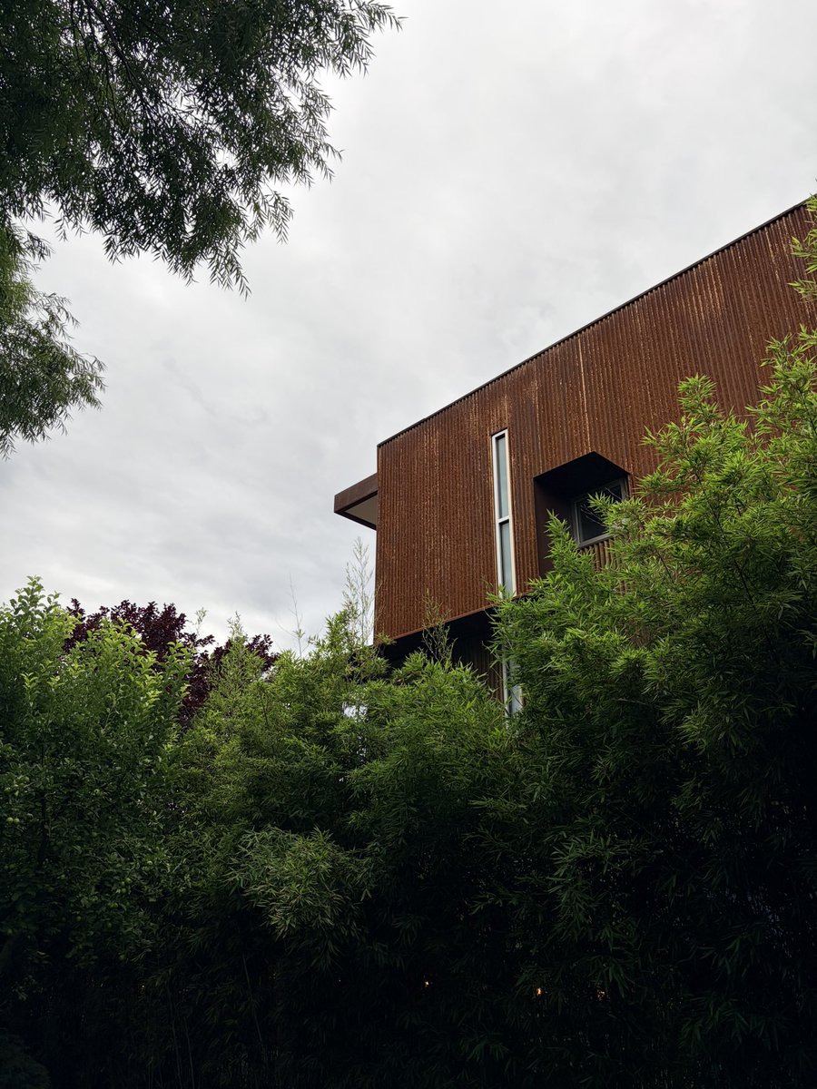 creilly's tweet photo. @mattbaran My neighbor is an architect and does touches like that with his projects, it’s the best https://t.co/YxaOODEZN5