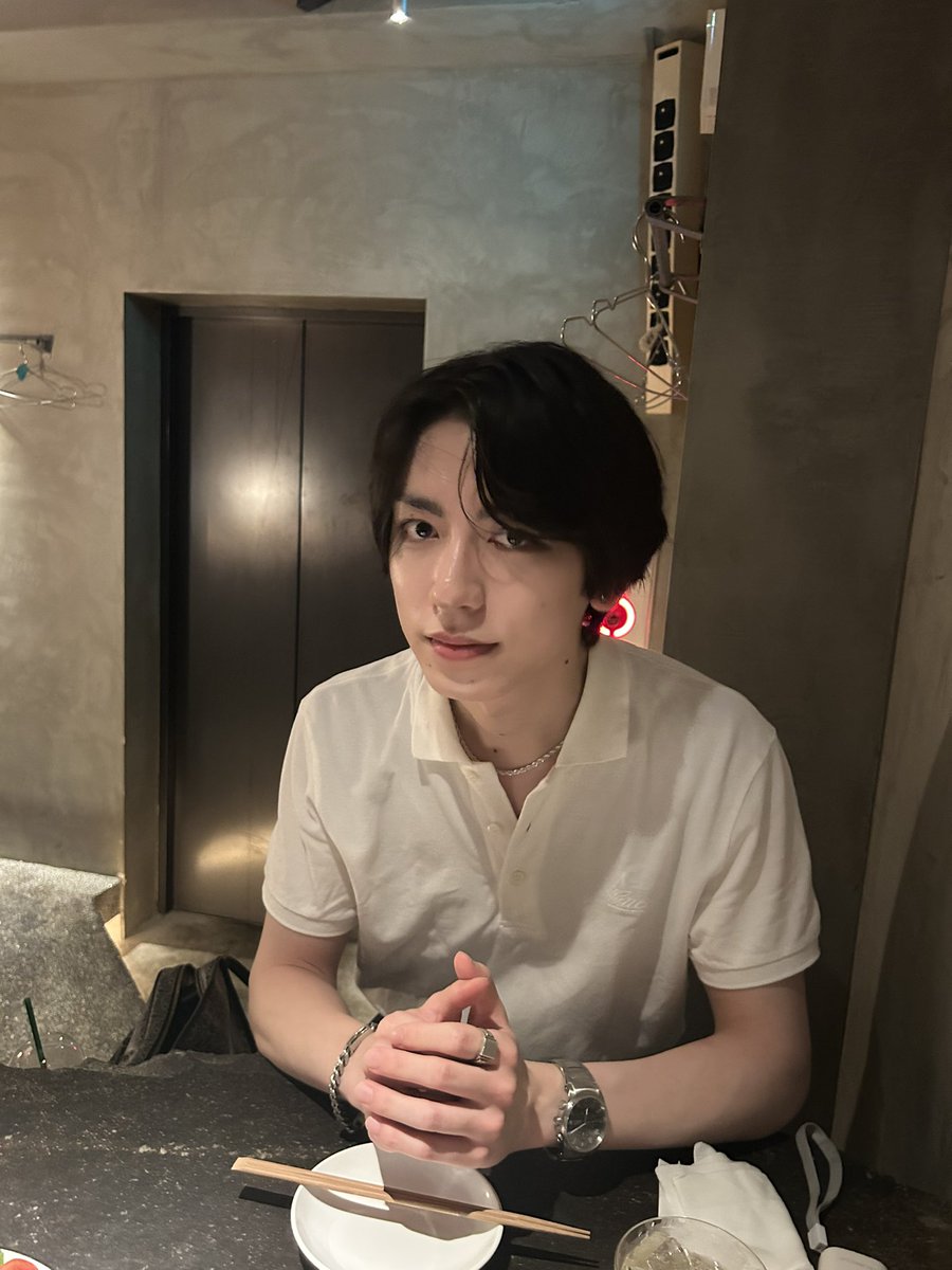 UCHIKAWAREO's tweet photo. 髪の毛を伸ばそうか、切ろうか迷ってます… https://t.co/eOm762TIRZ