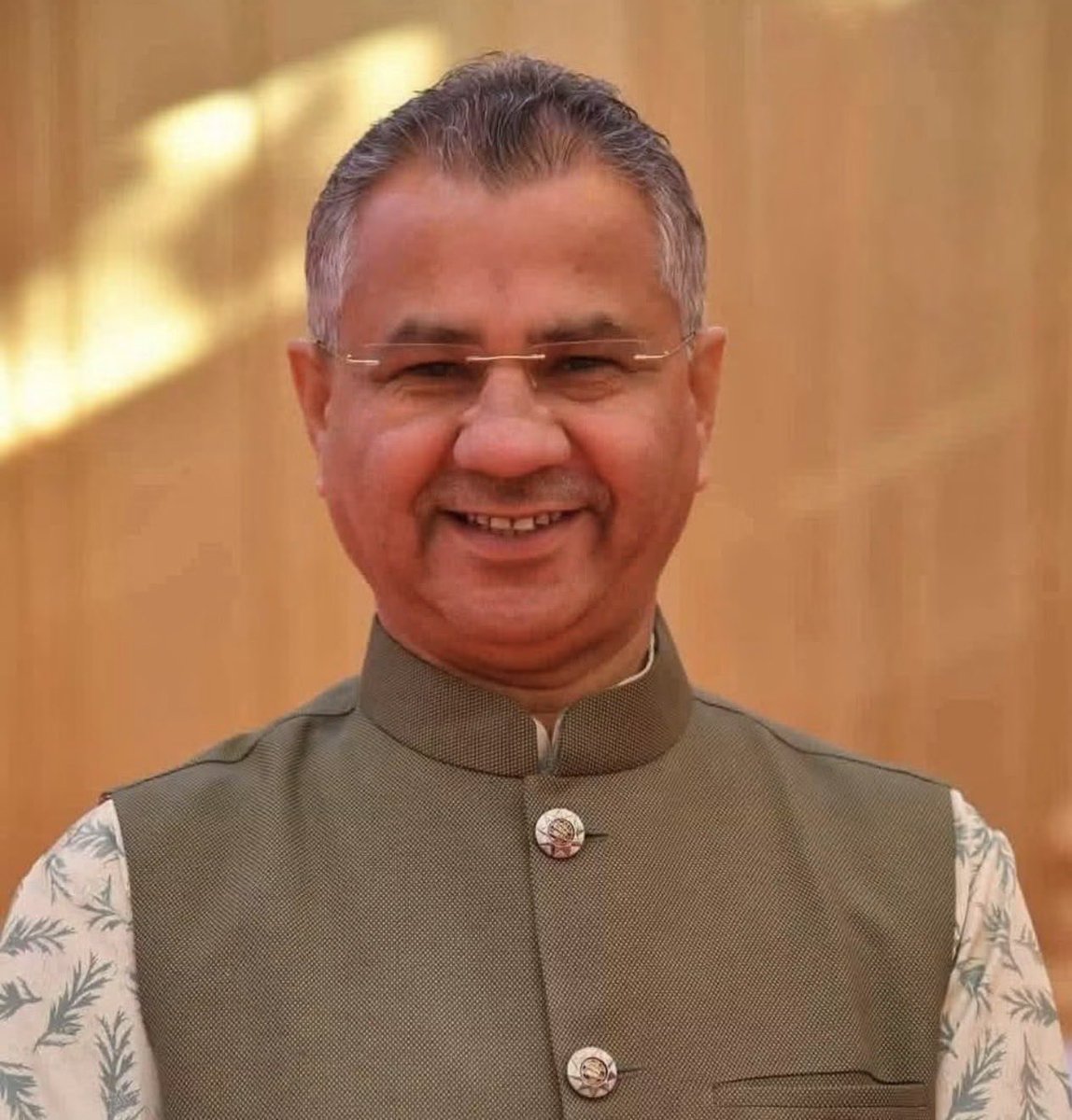 DedhiyaL's tweet photo. અખિલ કચ્છ ચારણ સમાજના પ્રમુખ, કે.ડી.સી.સી. બેન્કના ચેરમેન, ભુજ નગરપાલિકાના પૂર્વ પ્રમુખ શ્રી દેવરાજભાઇ ગઢવી (ડાદા)ને જન્મદિવસની હાર્દીક શુભકામનાઓ ……💐💐 https://t.co/RiAH5RFKkd