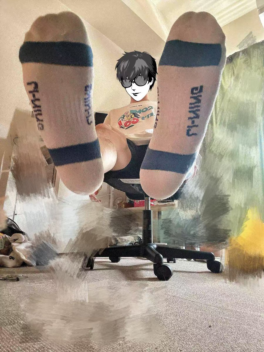 Ssss17065185241's tweet photo. 再来一个全脚底视角，把脸埋进来
#傻逼 #无脑傻逼 #生活化伺候  #崇拜 #上贡 #男m #狗奴 https://t.co/sXRUMwk2Wu