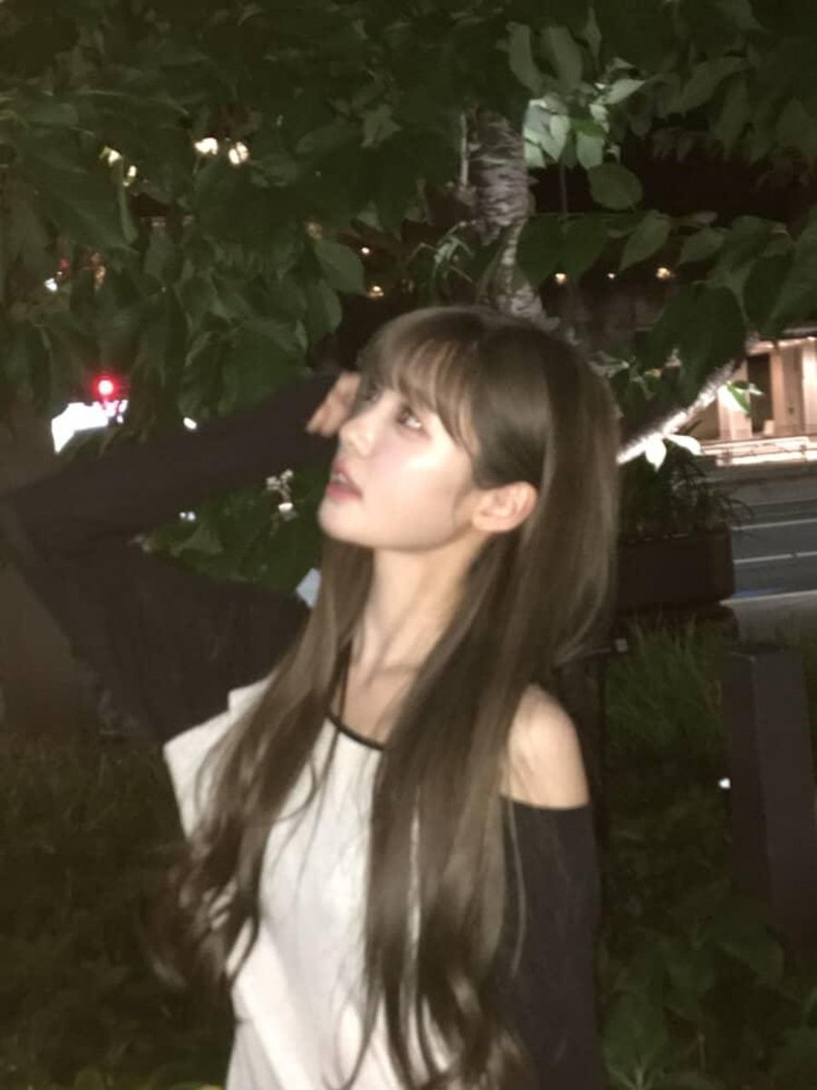 H2HBase_'s tweet photo. 📸 | 260727 — #YUHA weverse update. 

“밤 산책🖤 - (Night walk 🖤)”

#Hearts2Hearts #하츠투하츠 #H2H @Hearts2Hearts https://t.co/OBJDcBYeJF