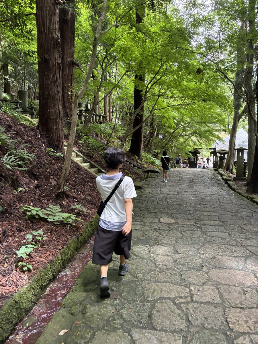 ashgreetings's tweet photo. 前日の県内市内の豪雨冠水被害を経て💦

夏の母娘旅行へ✨
今年はまだ行ってない隣県山形😊

2人共頑張って山寺登りきりました‼️
史跡全て制覇‼️
悪縁を断ち、
沢山の良縁に結ばれますように✨

私も久しぶりに大吉☺️

#山寺
#立石寺 https://t.co/vjAVoXp9kB