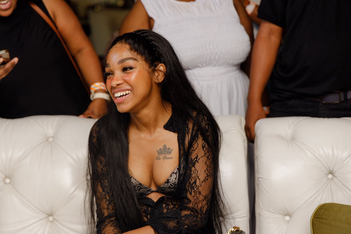 ReeMellowy's tweet photo. You see, with you Babyyy you're my Number 1 and you'll always be. 🥹🤍

THANDEKA MILLIONAIRE 
THANDEKA ONE MILLION 
#RoadToMillionChellaDay
#03OctMillionChella https://t.co/UfX9bezOC5