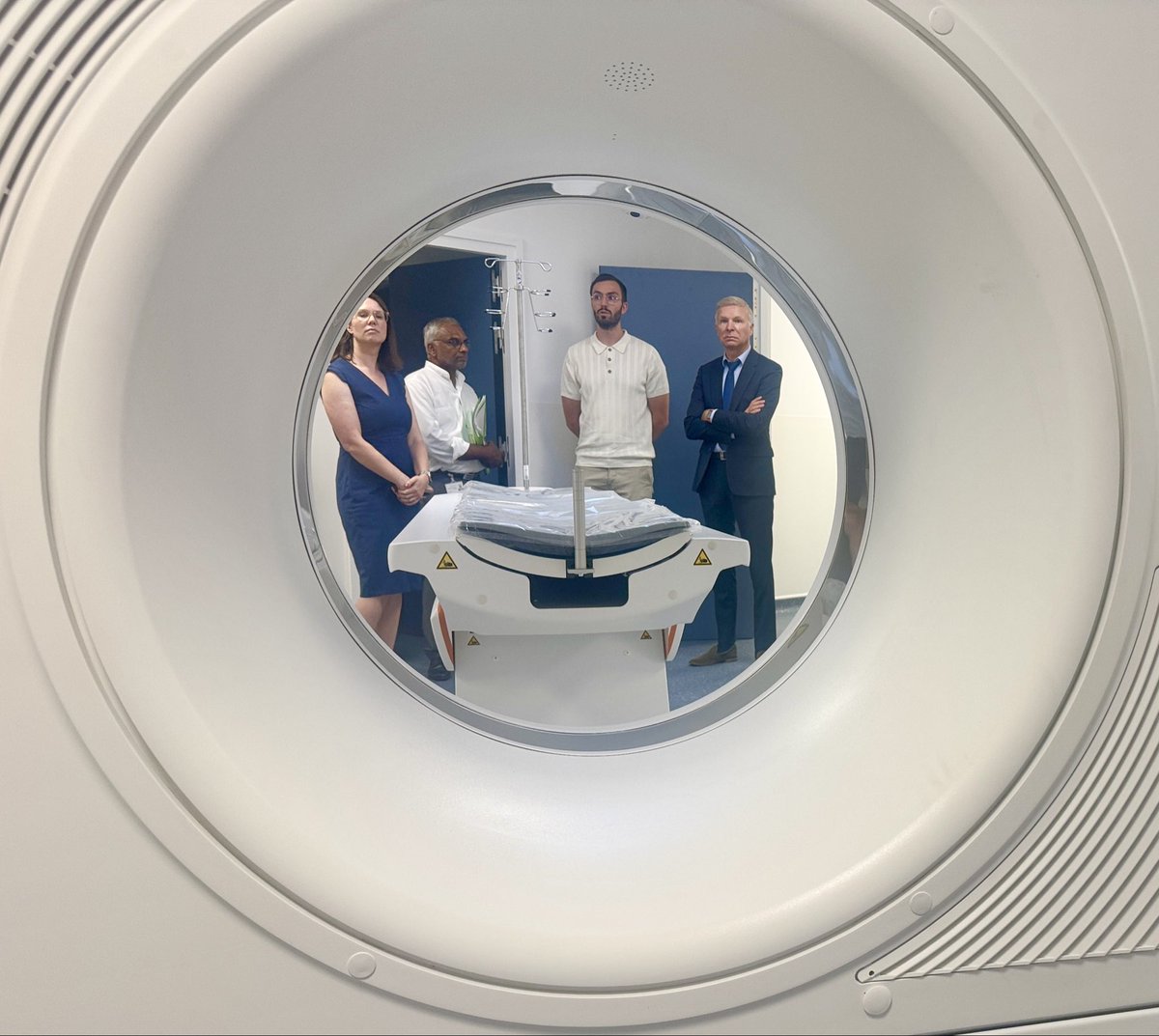 yannbubien's tweet photo. Au centre hospitalier d’Aix-Pertuis, dans les Bouches-du-Rhône, pour visiter notamment le nouveau scanner des #urgences 🙏 Merci aux équipes hospitalières 
@ARSPaca @Sante_Gouv https://t.co/2adT5WOgfS