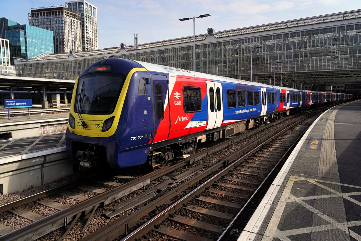 AlstomUK's tweet photo. 🚆 @SW_Help No. 701006 in its new #GBR South Western identity

🚆 @LumoTravel No. 222601 heading for #Stirling from #London Euston

🚆 @TfL No. 345071 on the West Coast Main Line under test at #Tamworth

Thanks to lan Nightingale for the fantastic images! https://t.co/5k65zhy8Y5